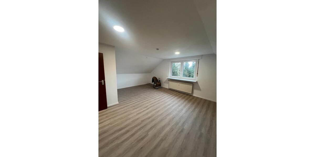 Dachgeschoßwohnung Dörentrup - 2.5 Zimmer, 68 m&sup2;, 400&euro; | Angebot:26391611