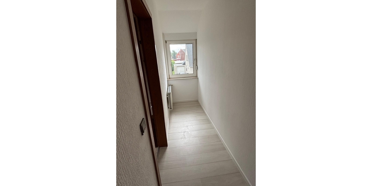 Oberwohnung mit Balkon am Obenende in zentraler Lage - Dachgeschoßwohnung Papenburg | Angebot:26095806