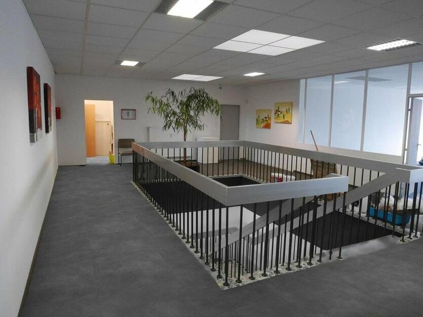 Büro 36 qm - BüroflächenCoWorking - große Fenster, hell