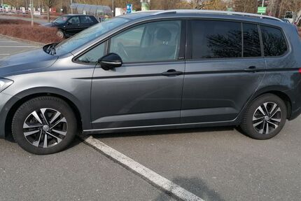 VW Touran 98.000 km 21.900 &euro; Hassfurt 97437