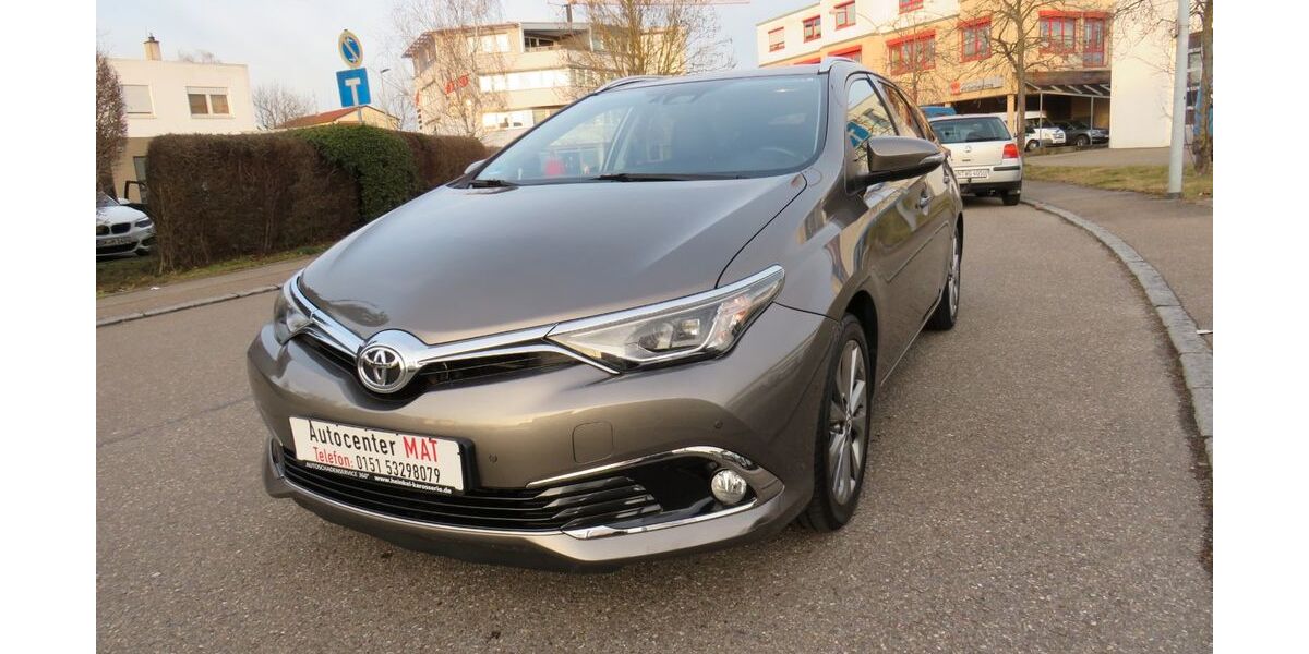 Toyota Auris 89.000 km 11.950 € Fellbach 70736