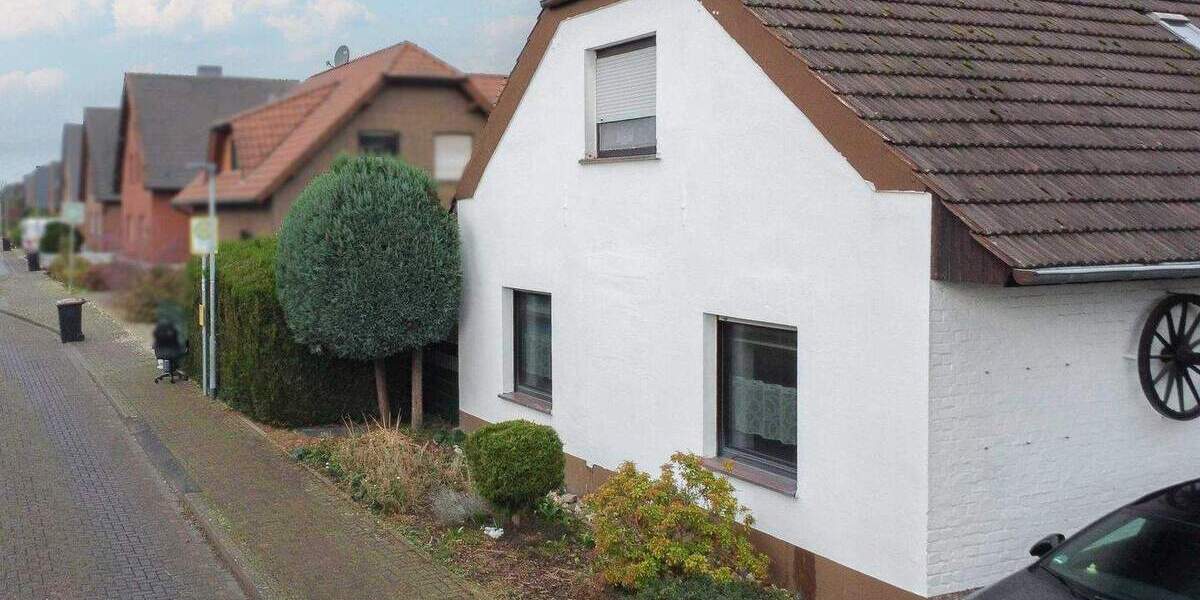 Schönes Bauernhaus mit großem Garten in top Lage von Menzelen-West 8 zimmer