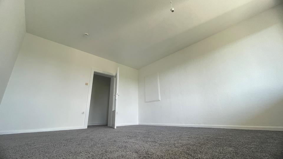 Erdgeschoßwohnung Siegen - 2.5 Zimmer, 94 m&sup2;, 850&euro; | Angebot:26296345