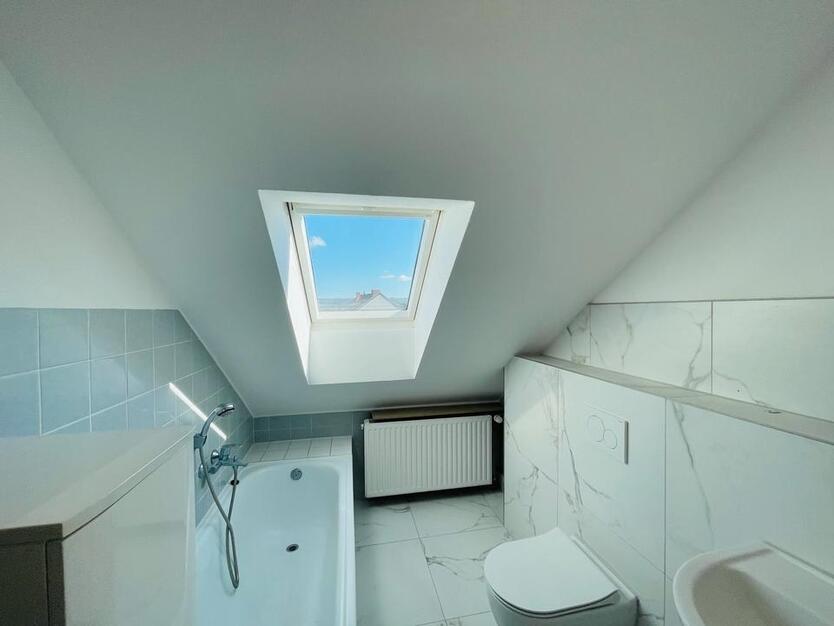 3 WG-Zimmer-DG-Wohnung in zentraler Lage zimmer