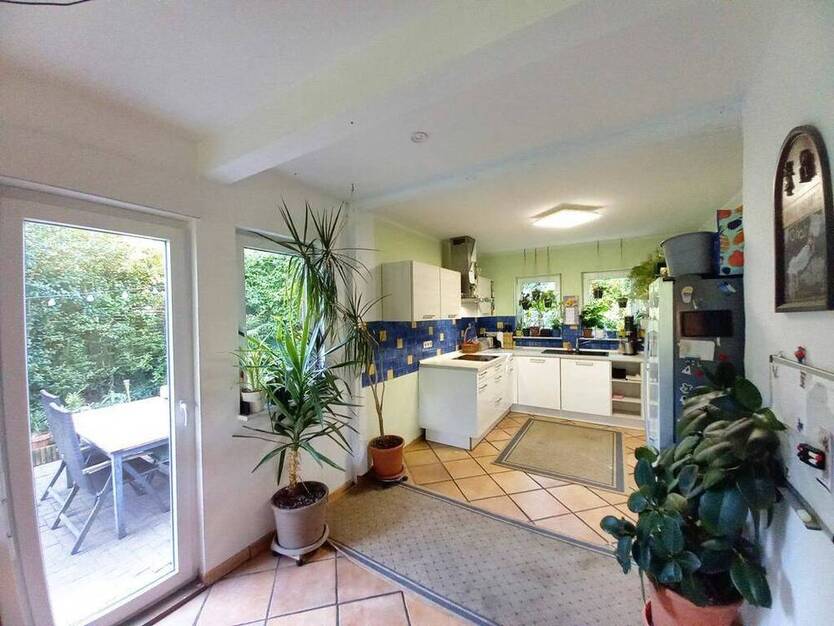 CITYHOUSE: Moderne Doppelhaushälfte mit großem Garten, Hobbyraum Souterrain, Keller, Terrasse