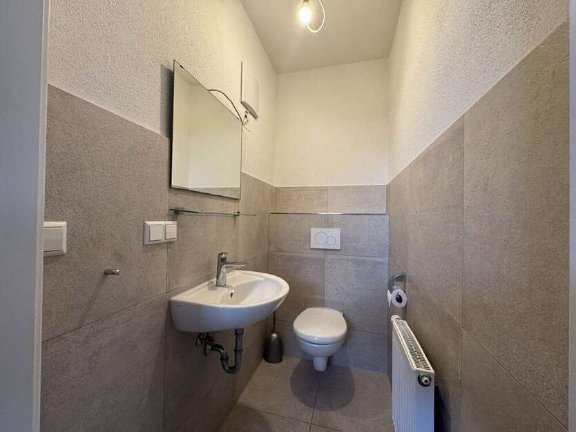 Investieren im Silberstreifen: Wohn-Gewerbeimmobilie mit Garten, Garage & Flexibilitä 6 zimmer