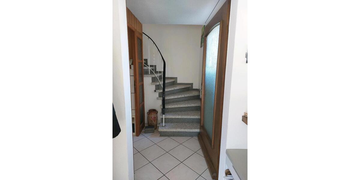 Dachgeschoßwohnung Aach - 2.5 Zimmer, 80 m&sup2;, 800&euro; | Angebot:26414082