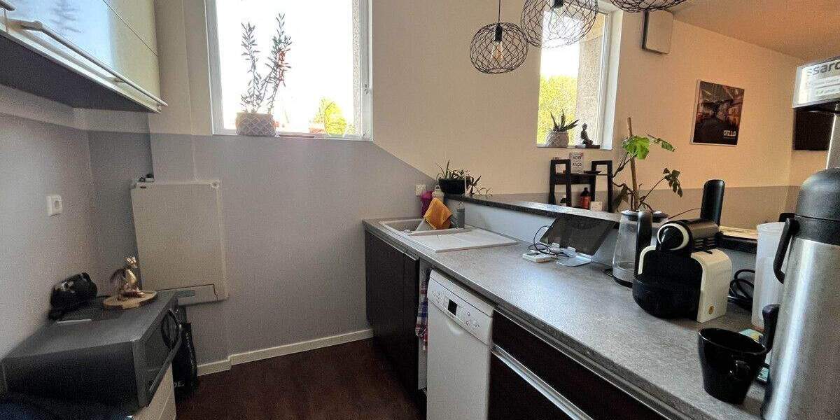 Gewerbeimmobilie in Zwickau: Sanierte denkmalgeschützte Trafostation mit Garagen - für Büro & Studio zimmer