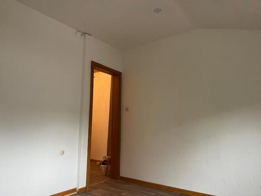 Zweizimmerwohnung mit neuer Einbauküche zu vermieten zimmer