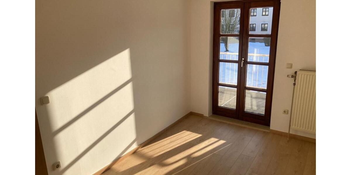 Erdgeschoßwohnung Wiesau Kornthan - 3 Zimmer, 73 m&sup2;, 475&euro; | Angebot:25960438