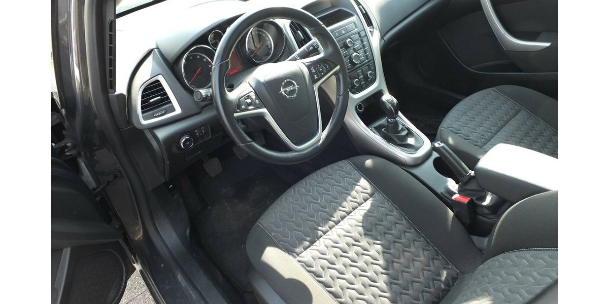 Opel Astra WM26: ACTIVE KLIMAANLAGE 17ZOLL LMF TEMPOMAT 92.855 km 6.904 &euro; Köln 50858