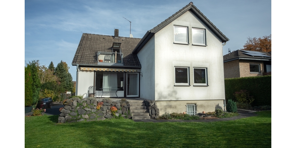 Charmantes Zweifamilienhaus mit gepflegtem Garten – Viel Platz, ruhige Lage in idyllischer Waldnähe 7 zimmer