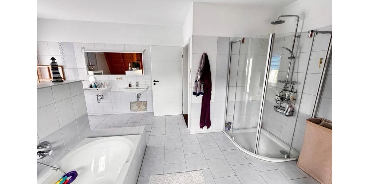 Dachgeschoßwohnung Kabelsketal - 4.5 Zimmer, 165 m&sup2;, 420.000&euro; | Angebot:26865243