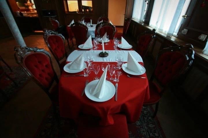 Villa Neuhaus am Rennweg - 23 Zimmer, 1.100 m&sup2;, 350.000&euro; | Angebot:25905362