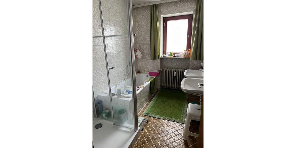 Wohnhaus mit Praxisräumen und Einliegerwohnung 9 zimmer