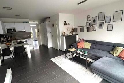 Separater Eingang: Moderne Reihenmittelwohnung mit Terrasse, kl. Garten! 3 ZKB, WC, HWR! Niedrigenergiestandard! 3 zimmer