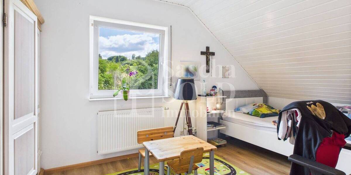 Freistehendes Einfamilienhaus mit Pool, Sauna und PV-Anlage - Viel Platz & Komfort in ruhiger Lage - Einfamilienhaus Ottweiler Lautenbach | Angebot:26897065