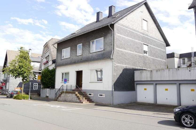 Haus zum Kaufen in Brilon 248.000 € 312 m²