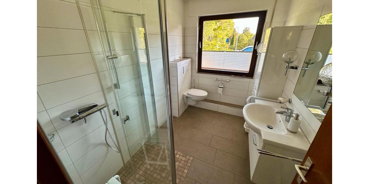 Großz.EFH, Nettokaltmiete 1.350,-€mtl. o. Kaufpreis. 285.000,-€ 5.5 zimmer