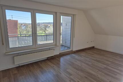 Schöne großzügige 4-Zimmer-Wohnung mit EBK und Balkon