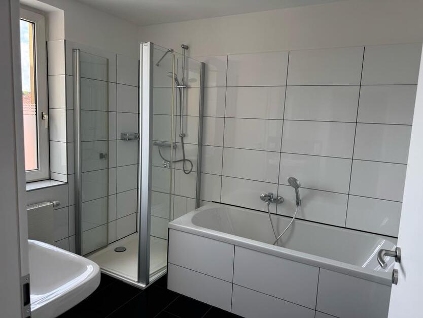 Hochwertige 3-RaumWohnung mit Personenaufzug und großem Balkon an Nichtraucher