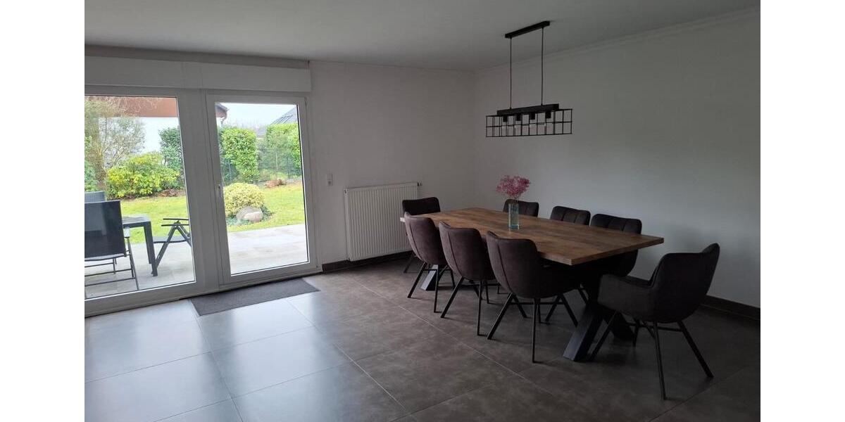 Doppelhaushälfte Duisburg Huckingen - 6 Zimmer, 170 m&sup2;, 2.400&euro; | Angebot:24851134