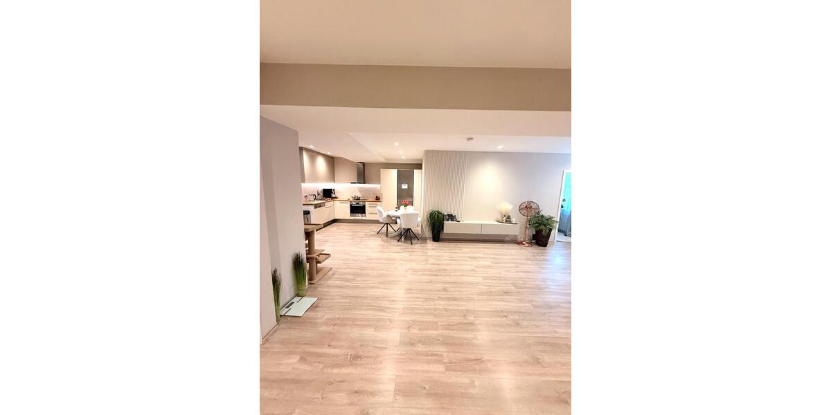 Etagenwohnung Bad Hersfeld - 7 Zimmer, 140 m&sup2;, 300.000&euro; | Angebot:25991426