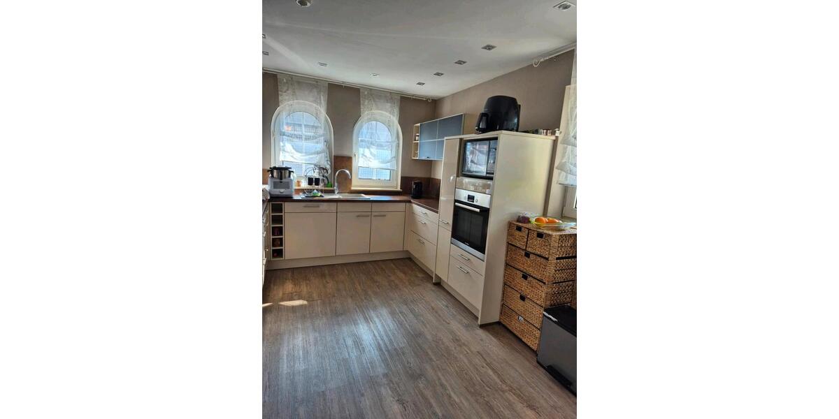 Einfamilienhaus Wächtersbach - 7 Zimmer, 260 m&sup2;, 2.400&euro; | Angebot:26359348