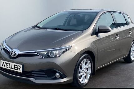 Toyota Auris 74.300 km 11.990 &euro; Leipzig 04178