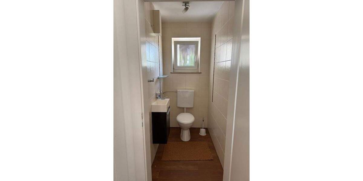 Ruhige 5 Zi-Whg. in Berg mit Balkon, renoviert 5 zimmer