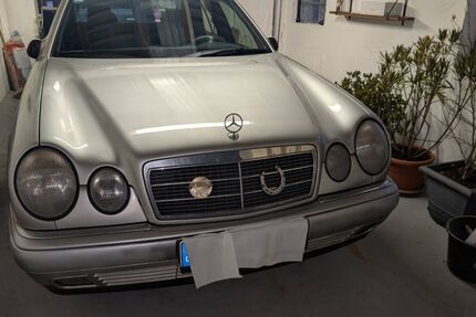 Mercedes-Benz 280 201.046 km 4.300 &euro; Homburg 66424