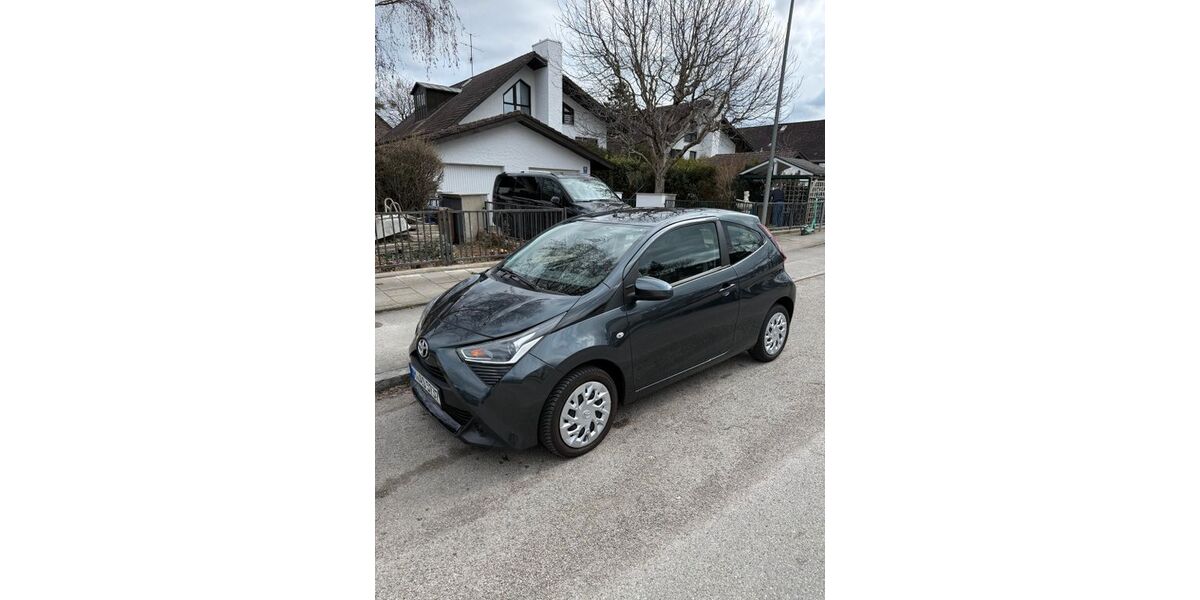 Toyota Aygo (X) 74.000 km 6.750 &euro; München 80999