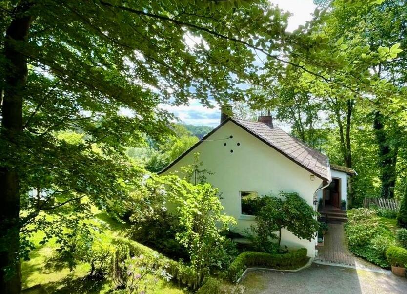 Traumhaftes EFH in top Lage mit parkähnlichem Grundstück