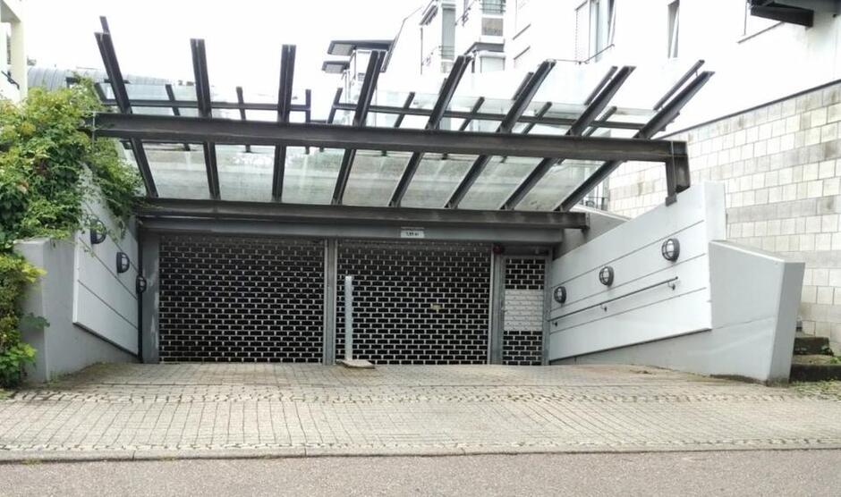 Tiefgaragen Stellplatz LB - Plattformparker oben Zufahrt: Funk