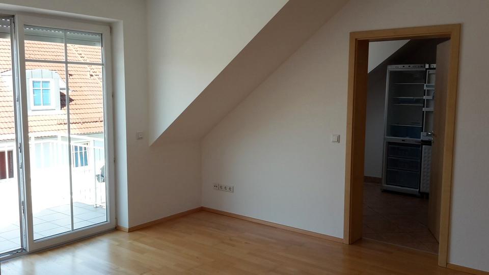 Dachgeschoßwohnung Beilngries - 3 Zimmer, 73 m&sup2;, 800&euro; | Angebot:26366345