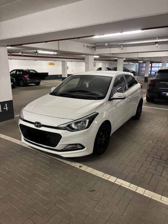 Hyundai i20 71.700 km 7.500 € Hamburg 22305