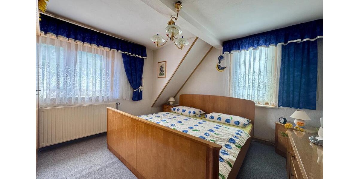 Einfamilienhaus Steinbach-Hallenberg Hallenberg - 7 Zimmer, 142 m&sup2;, 170.000&euro; | Angebot:25943916