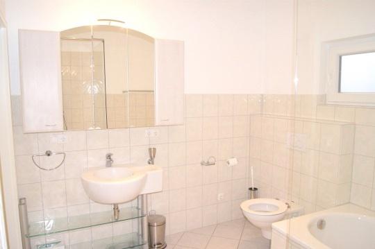 Erdgeschoßwohnung Lübeck Innenstadt - 3 Zimmer, 178 m&sup2;, 1.495&euro; | Angebot:26412545