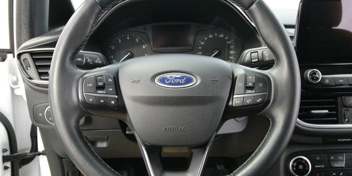 Ford Fiesta Cool & Connect LED+WINTER-PAKET+TEMPOMAT 68.388 km 11.990 &euro; Hagenow 19230