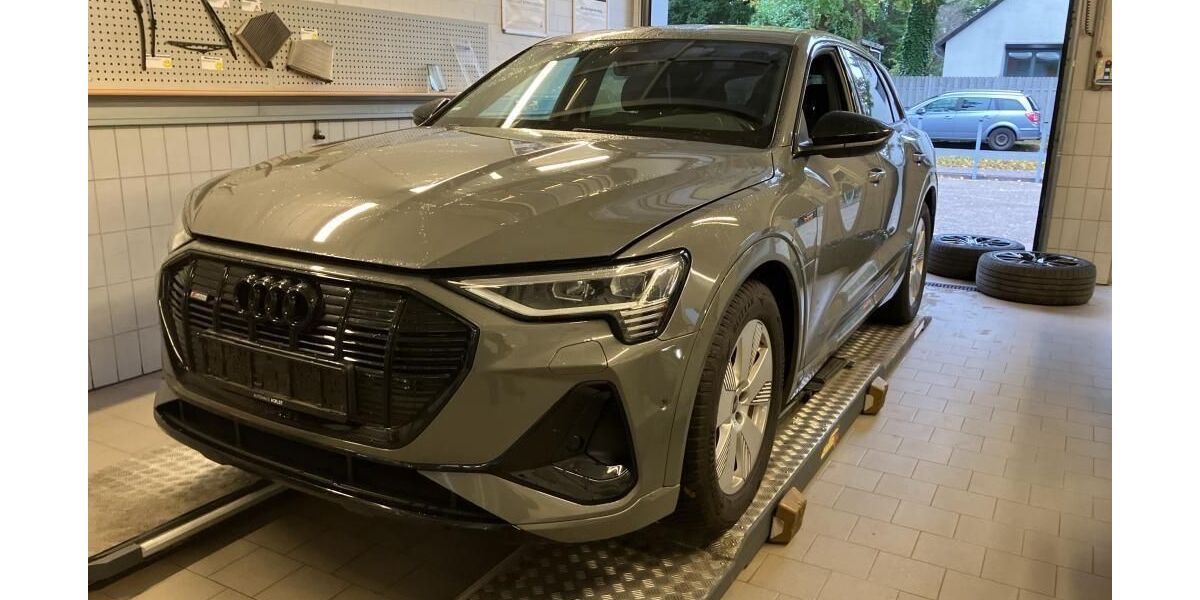 Audi e-tron 56.721 km 37.149 &euro; Hagen 58091