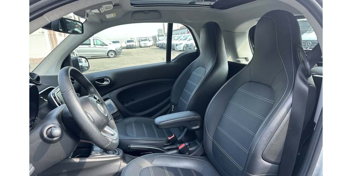 Smart EQ fortwo electric drive EQ LED Kamera Glasdach Ex 23.272 km 13.900 &euro; Mainz 55122