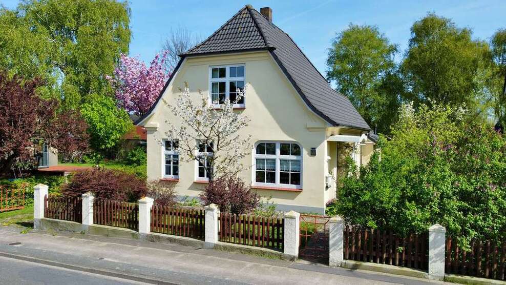 Haus zum Kaufen in Husum 365.000 € 110 m²