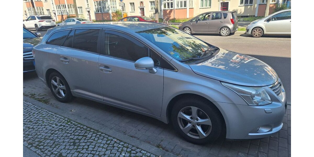 Toyota Avensis 125.349 km 8.000 &euro; Berlin 13055