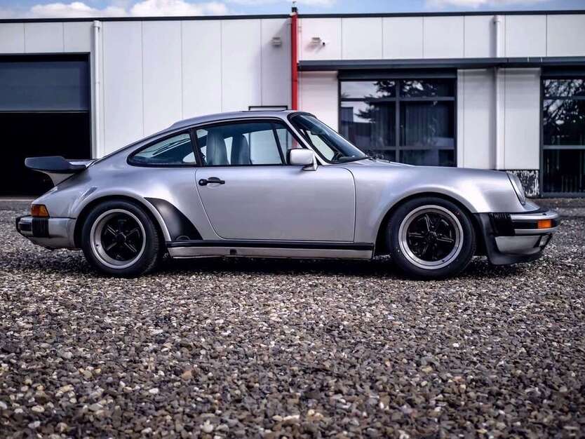 930