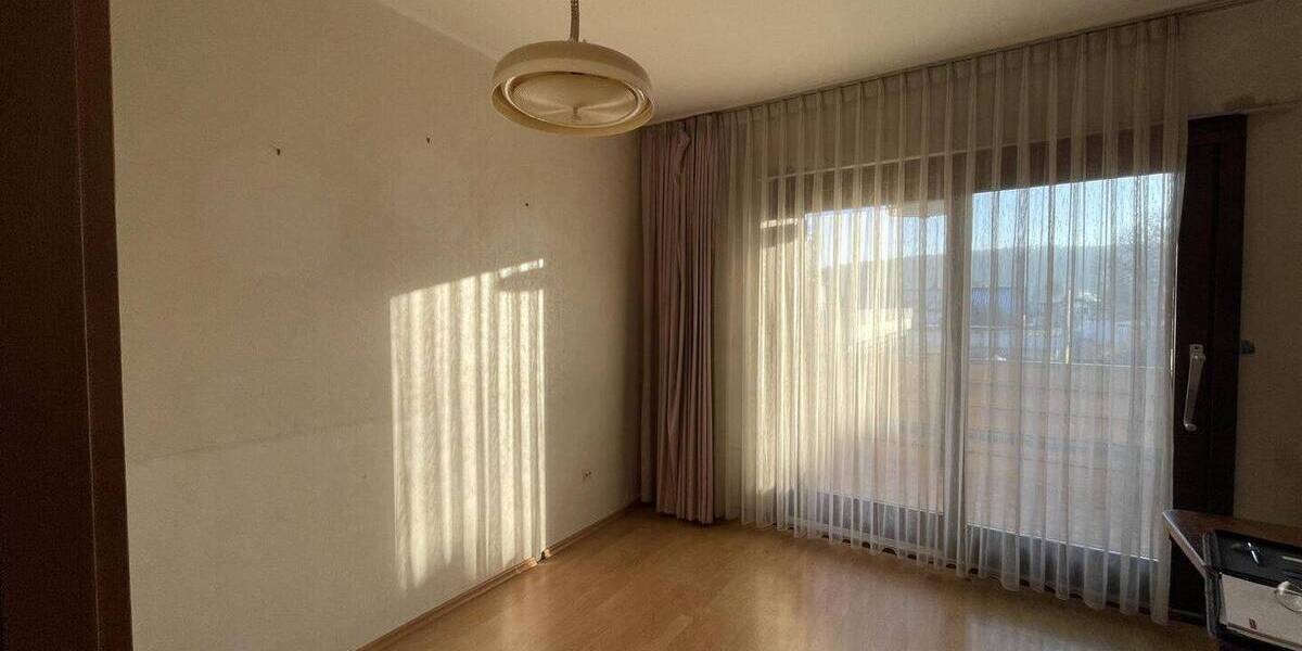 Etagenwohnung Vaihingen an der Enz Roßwag - 5 Zimmer, 127 m&sup2;, 285.000&euro; | Angebot:26082965