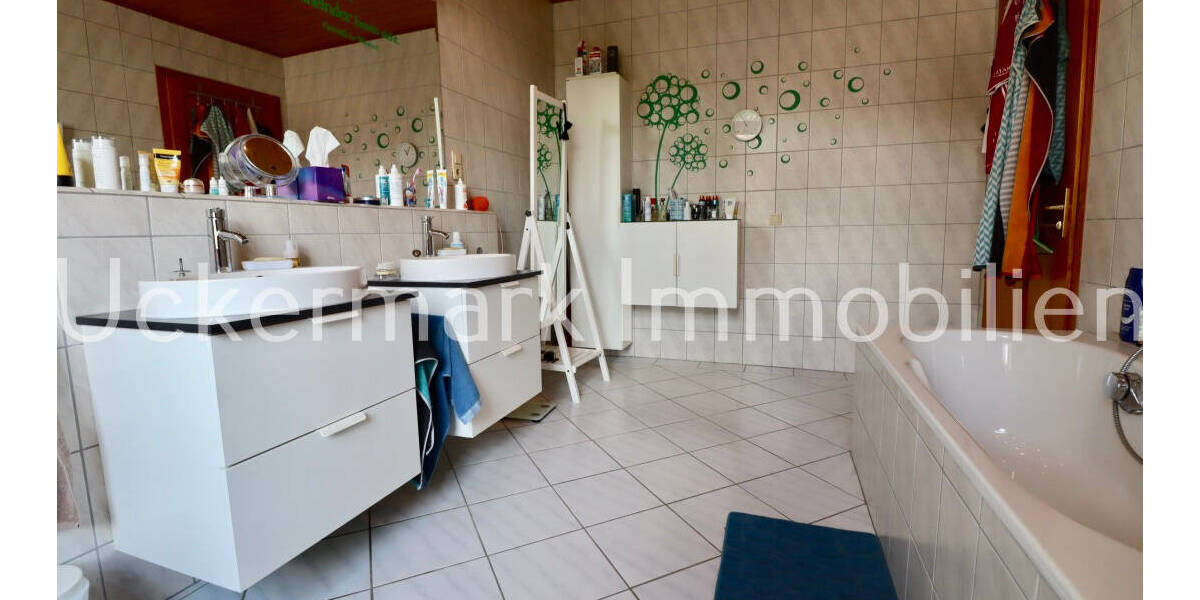 Mehrfamilienhaus, Wohnhaus Lychen - 7 Zimmer, 194 m&sup2;, 298.000&euro; | Angebot:25747638