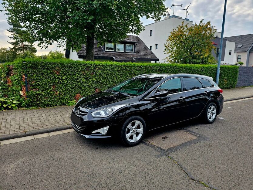 Hyundai i40 122.000 km 8.500 € Wiesbaden 65183
