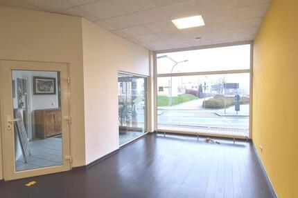 Große Laden-, Büro- oder Praxisfläche in Hermsdorf zimmer