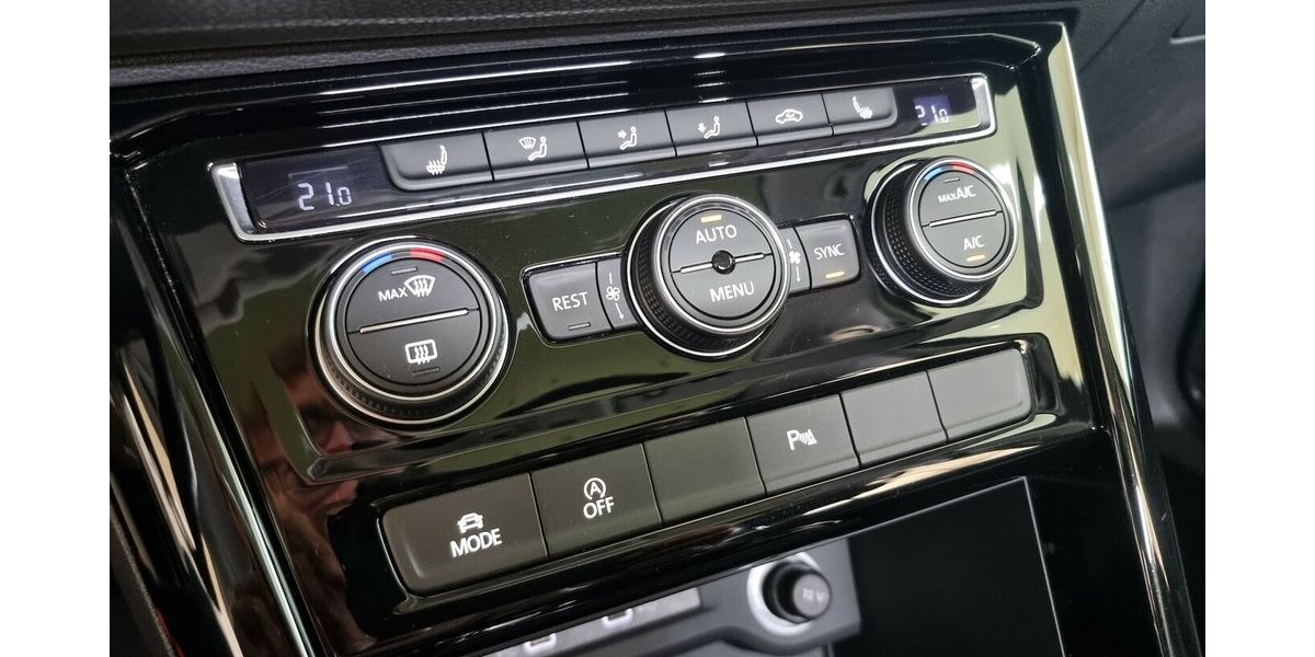 VW Touran Highline BMT LED ACC Nav Panorama 7-Sitze 37.700 km 27.850 &euro; Garrel 49681