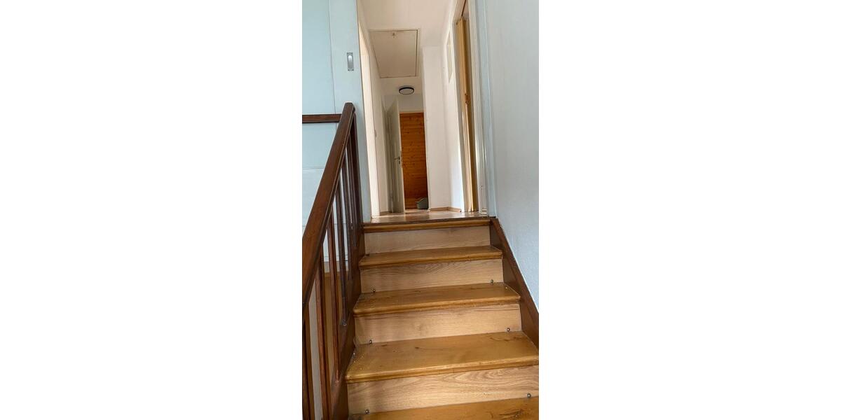 Villa Adenau - 7 Zimmer, 150 m&sup2;, 1.000&euro; | Angebot:26042213